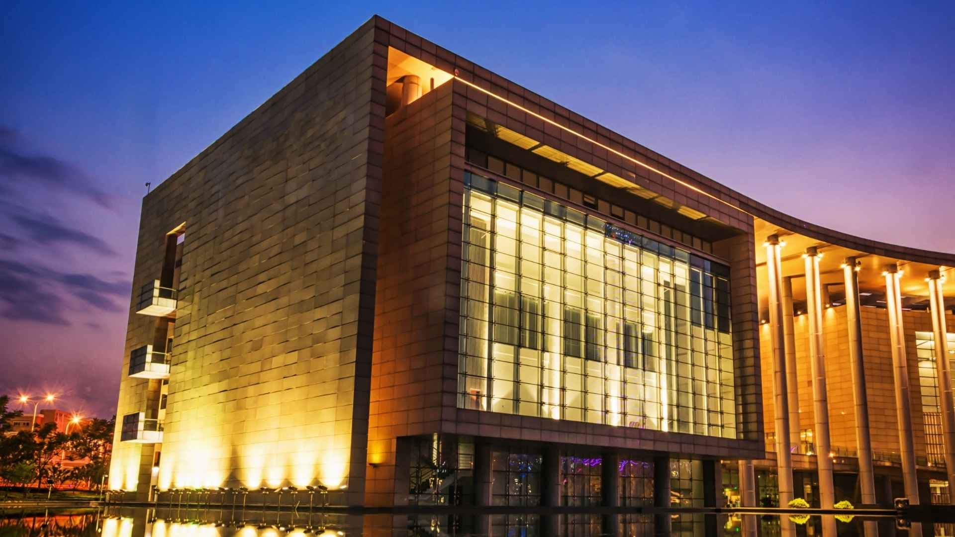 Where Dreams Meet Royal Living