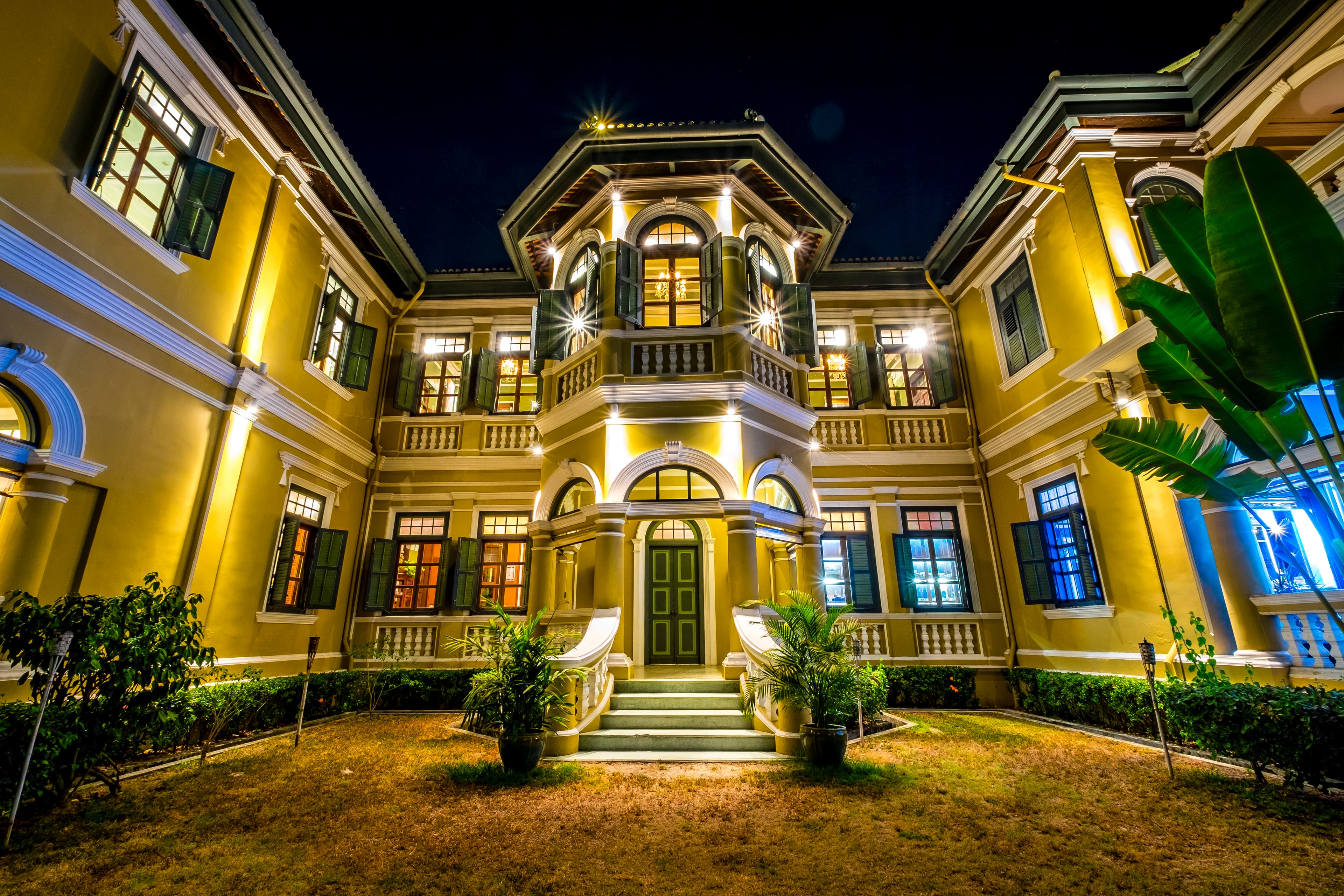 Where Dreams Meet Royal Living
